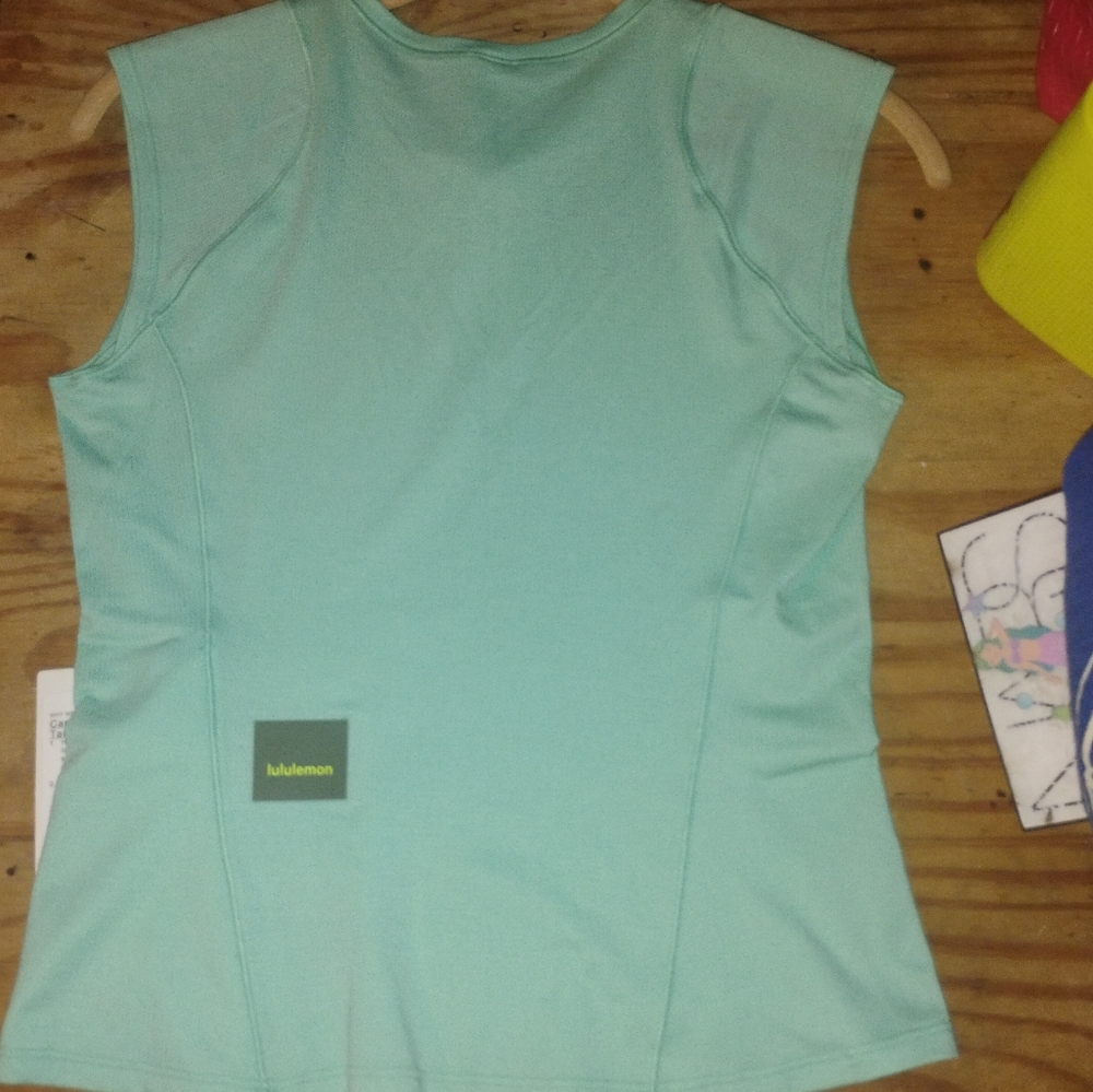NWT- Lululemon Athletica Cap Sleeve Hiking Tank